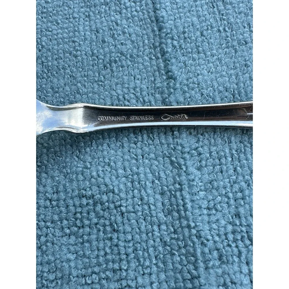 Oneida Community Louisiana Pierced Serving Spoon Stainless Flatware 8.5